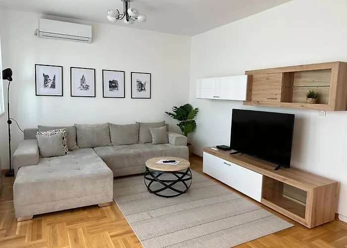 Apartment Aura