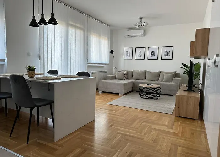 Apartment Aura